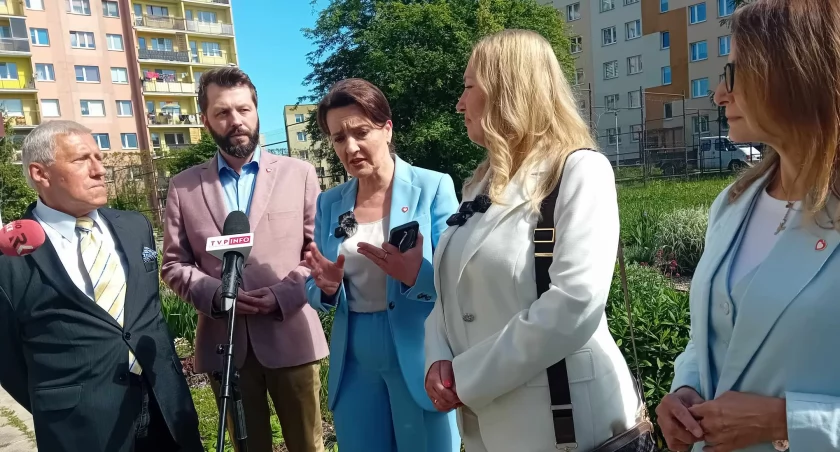 W spotkaniu z minister Okłą-Drewnowicz wzięli udział Jerzy Krawczyk, prezes UTW, Piotr Capała, kandydująca do Parlamentu Europejskiego Małgorzata Wilk-Grzywna, która wskazywała na rolę uzdrowisk jako potencjalnych miejsc do opieki wytchnieniowej oraz Kinga Sawicka. 
