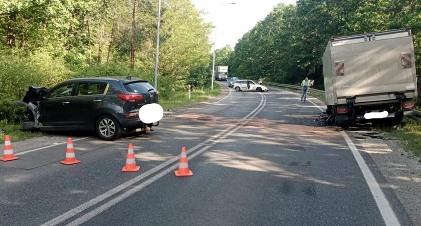 Na czas prowadzonych przez służby działań ruch na odcinku DK nr 42 był zablokowany