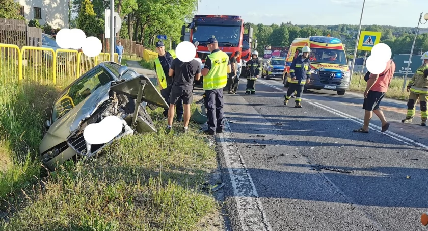 We wtorkowych działaniach na krajowej trasie nr 9, poszkodowanym pomocy udzielali nie tylko ratownicy medyczni, ale strażacy z JRG, a także OSP Brody i OSP Lubienia