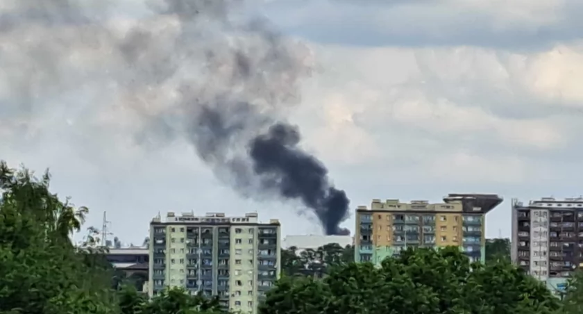 Na miejscu zdarzenia pracują ratownicy z Komendy Powiatowej PSP w Starachowicach 