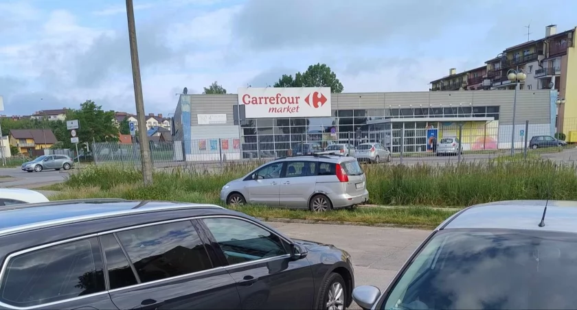 Samochód stoi od kilku dni przy ul. Prądzyńskiego w Starachowicach