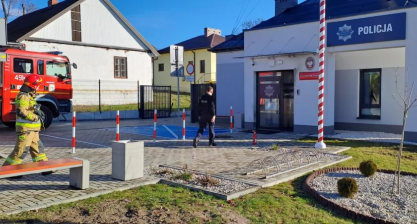 Dwa dni po tym zdarzeniu prokurator przedstawił 59-latkowi zarzut usiłowania zabójstwa trzech funkcjonariuszy połączony z czynną napaścią oraz ze zniszczeniem mienia