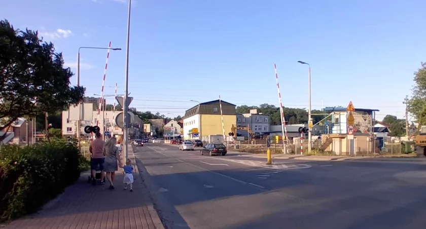 W okresie wakacyjnym planowane jest zamkniecie przejazdu kolejowego w Starachowicach Zachodnich