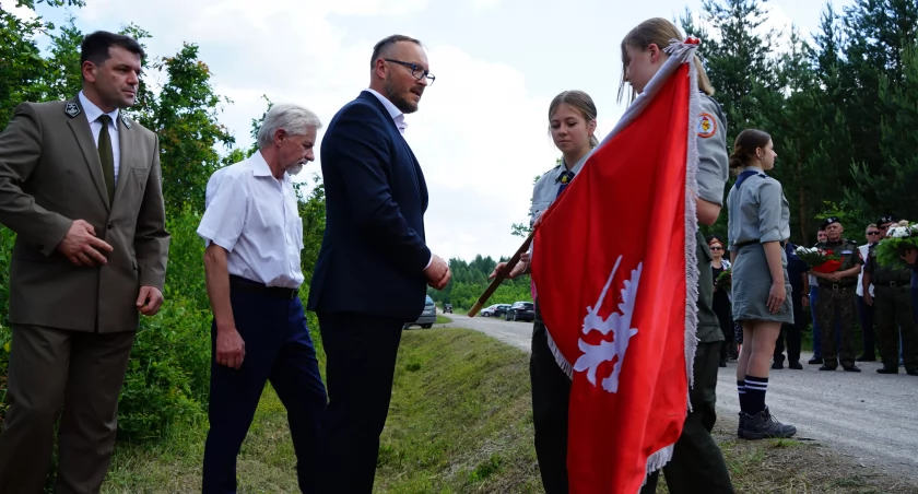 Zdjęcie: odsłonięcie tablicy 
