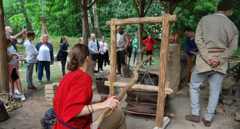 Niecodzienne spotkanie z historią sprzed 2000 lat odbyło się na terenie Archeoparku Muzeum Przyrody i Techniki w Starachowicach