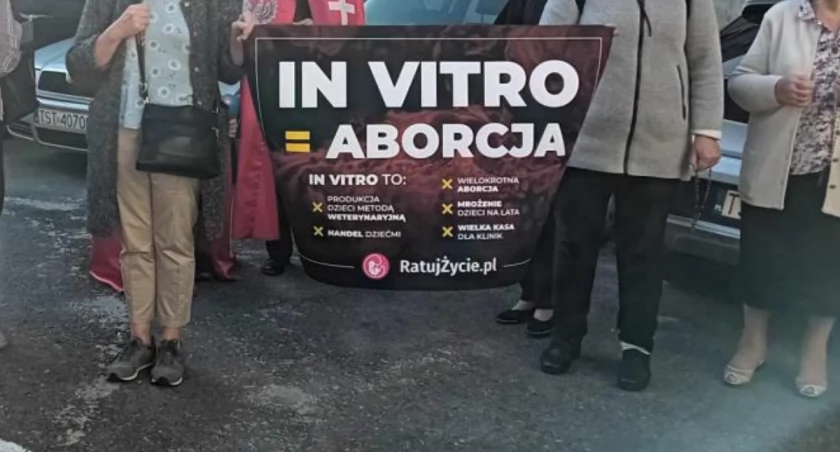 Mimo głosów społecznego sprzeciwu przyjęto program in vitro dla Starachowic pod koniec września 2023 roku