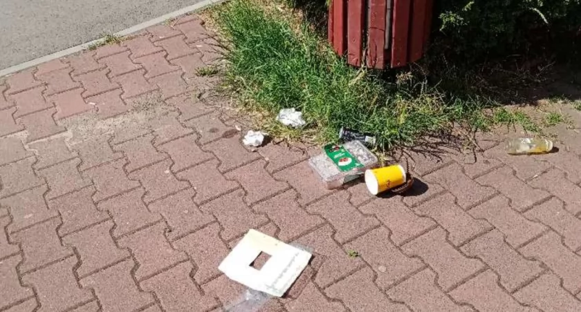 Okolice pasażu Staszica w Starachowicach wymagają porządku 