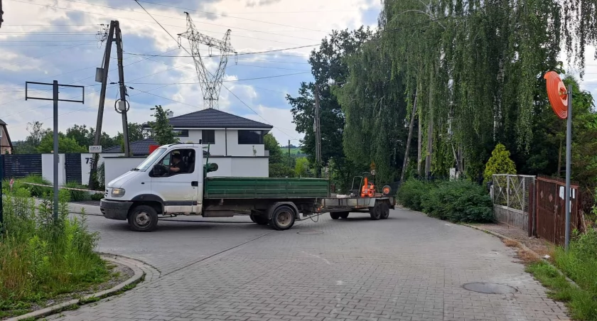 Interwencje, Zakorkowane osiedle Orłowo przez budowę obowdnicy Starachowic policja - zdjęcie, fotografia