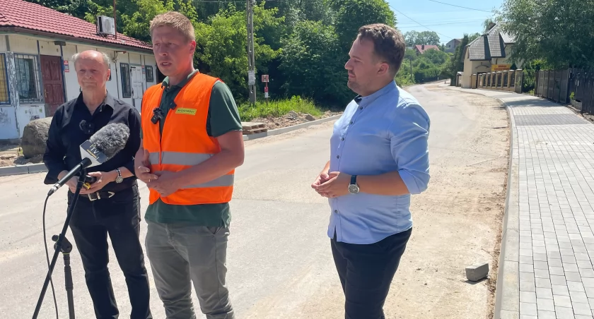 O postepach prac informował Rafał Kucharski, kierownik budowy w firmie Burdomost