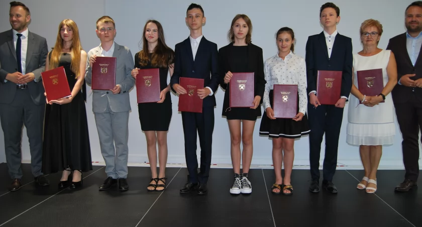 Uczniowie, którzy otrzymali Nagrody Miasta Starachowice 