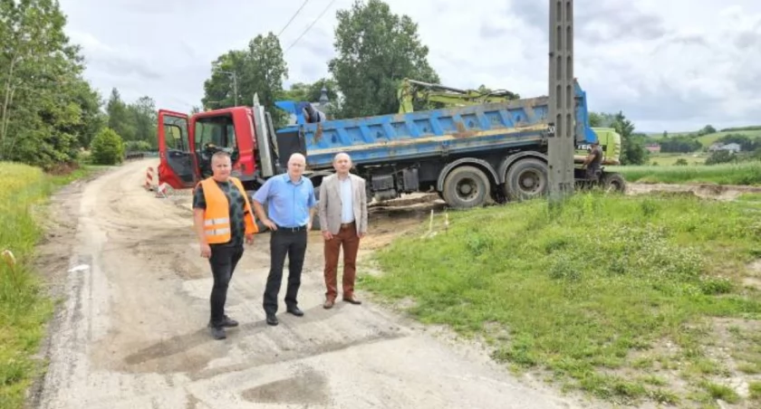 Trwa modernizacja drogi gminnej w Tarczku 