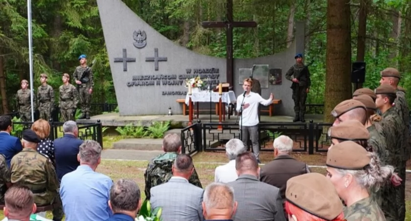 Duże wrażenie na obecnych zrobiła wiązanka utworów patriotycznych w wykonaniu młodego wokalisty Janka Wiechy. 