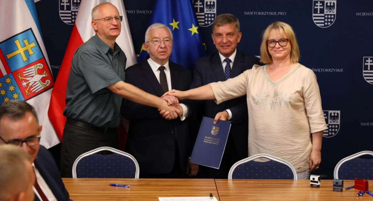 Materiały promocyjne, Samochód strażacki Kałków - zdjęcie, fotografia