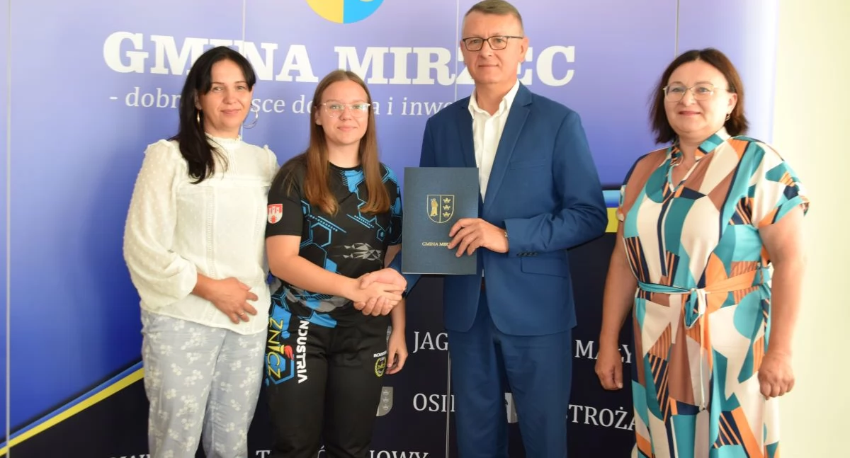 Inne sporty, Julia Seweryn Amelia Rosińska nagrodami finansowymi Sportowe stypendia wręczone - zdjęcie, fotografia