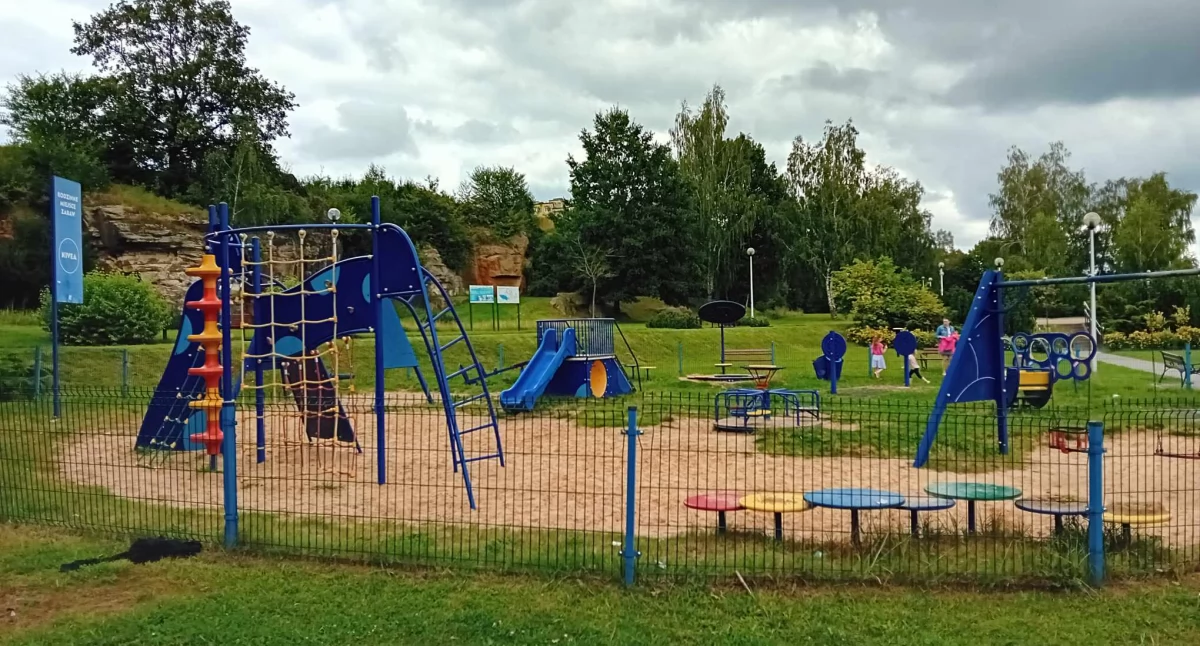 Plac zabaw przy Al. Armii Krajowej