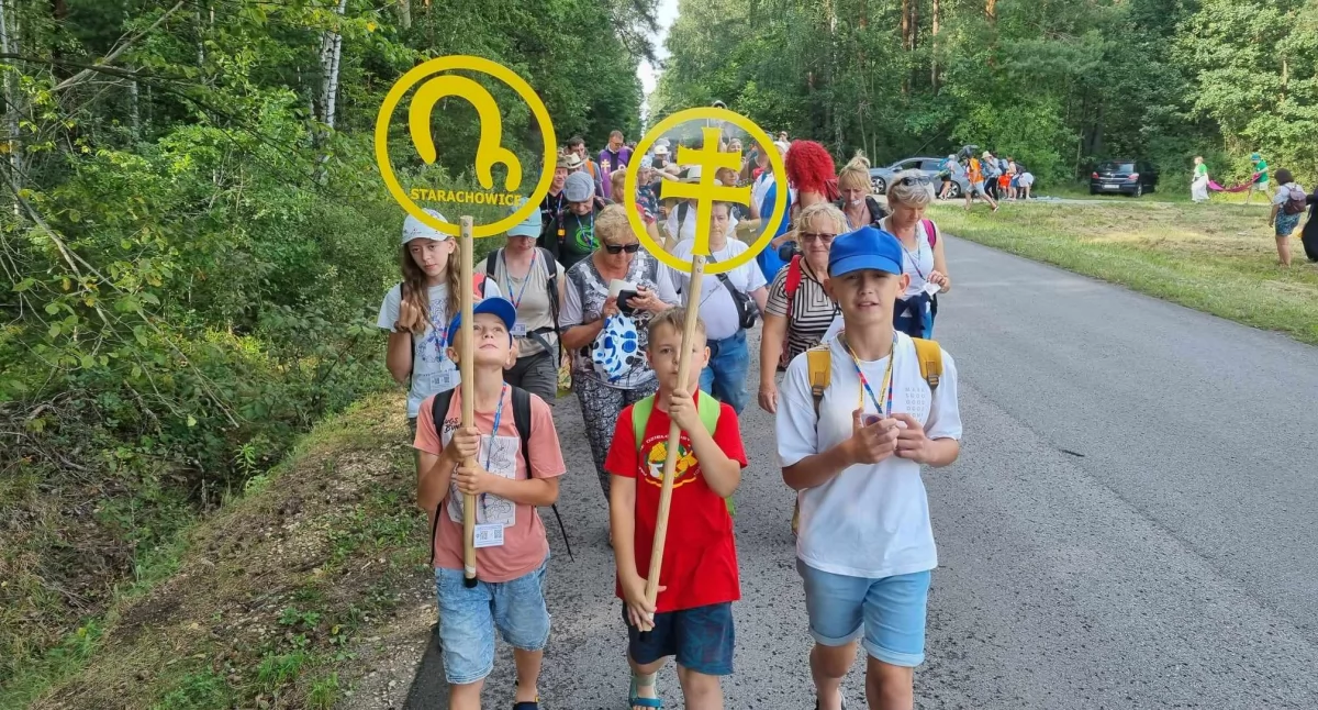 Ze Starachowic pielgrzymuje ponad 130 osób