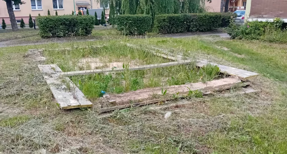 Interwencje, Zaniedbane place zabaw Starachowicach kontroluje - zdjęcie, fotografia