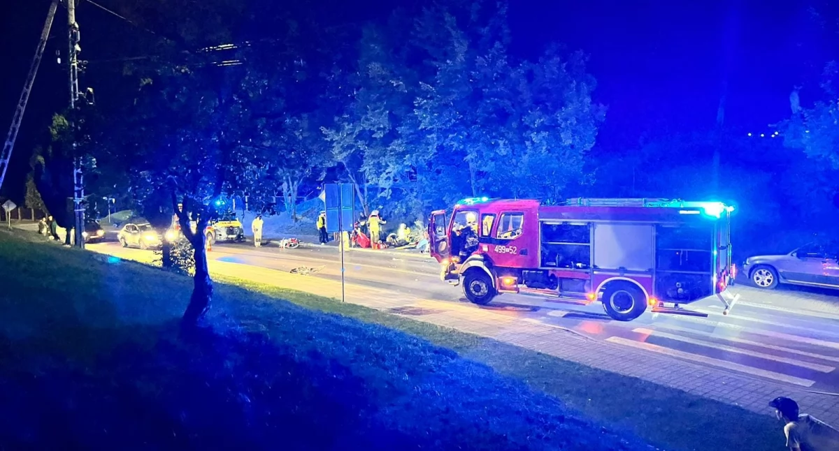 Wypadki drogowe, Wypadek Mircu Zderzenie motocyklisty rowerzystą miejscu działają służby ratunkowe - zdjęcie, fotografia