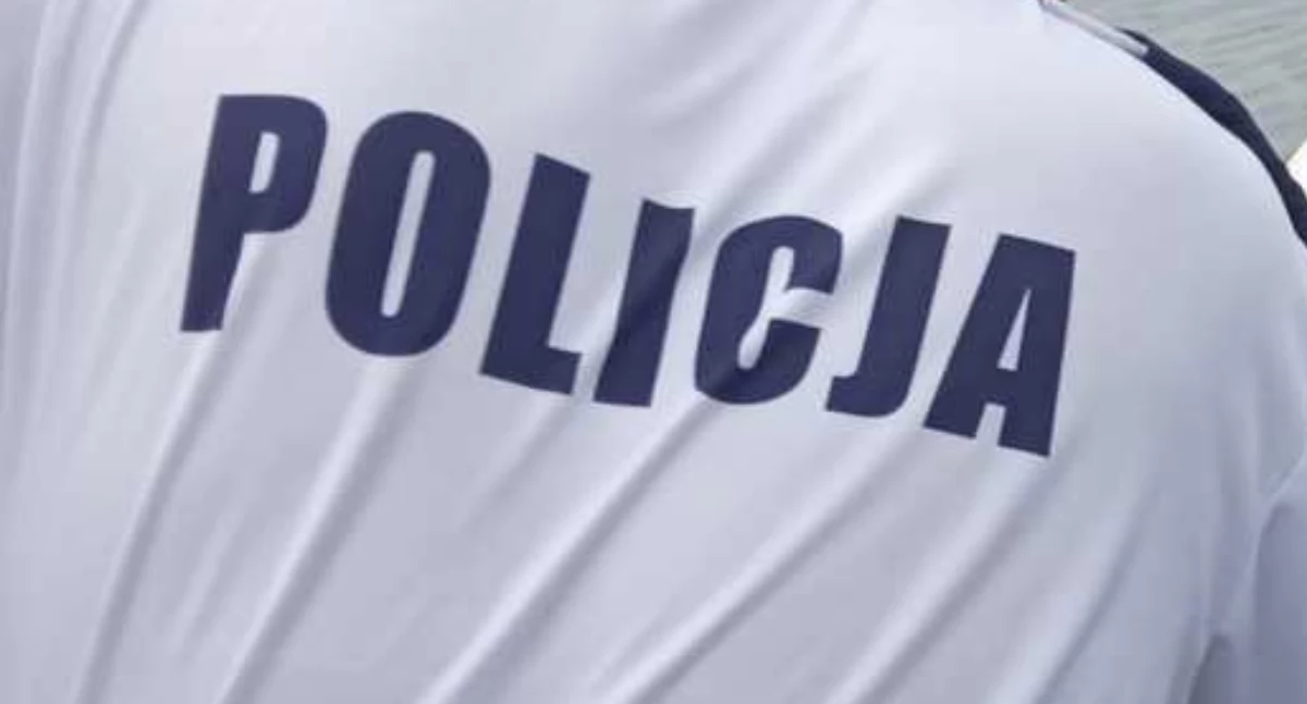 Kronika policyjna, Bójka przed sklepem Starachowicach miejscu policja pogotowie ratunkowe - zdjęcie, fotografia