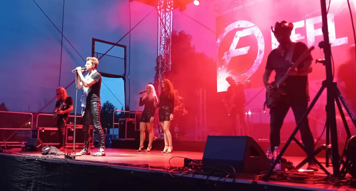 Zdjęcie: muzyczny występ pod Zaporą