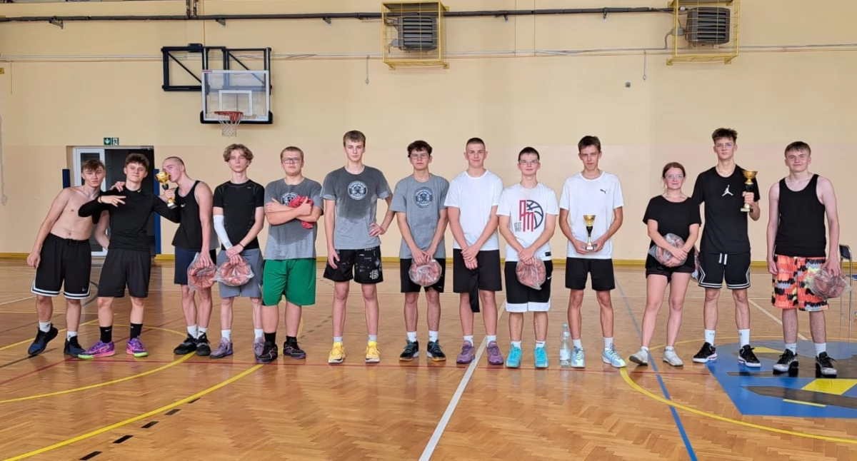 Koszykówka, Zakończenie wakacyjnego Grand koszykówce Jumbo najwyższym stopniu podium - zdjęcie, fotografia