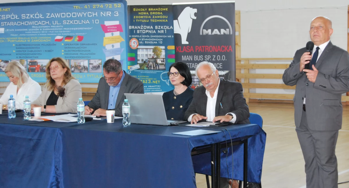 Edukacja, progu nowego szkolnego 2024/2025 Odchudzona podstawa programowa nowych podręczników - zdjęcie, fotografia