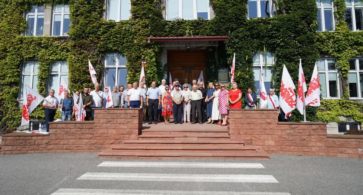Zdjęcie: uczestnicy uroczystości 