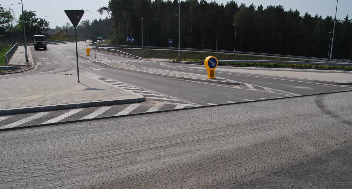 Asfalt został sfrezowany na odcinku ok. jednego kilometra na wysokości starachowickiej Strzelnicy