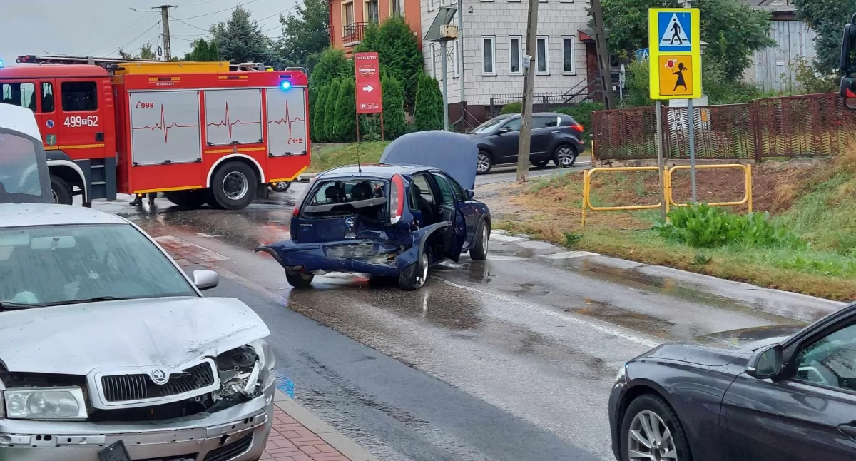 Wypadki drogowe, zatrzymał przed przejściem skoda niestety - zdjęcie, fotografia
