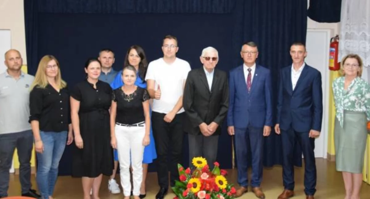 Po blisko 30-latach sołtysowania działalność społeczną zakończył Stanisław Seweryn, sołtys Trębowca. Pokoleniową pałeczkę przejął Jacek Abram 