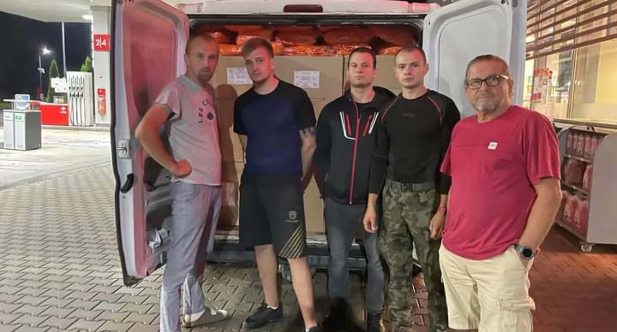 Pomagamy, Wolontariusze Starachowic pojechali pomocą powodzian - zdjęcie, fotografia