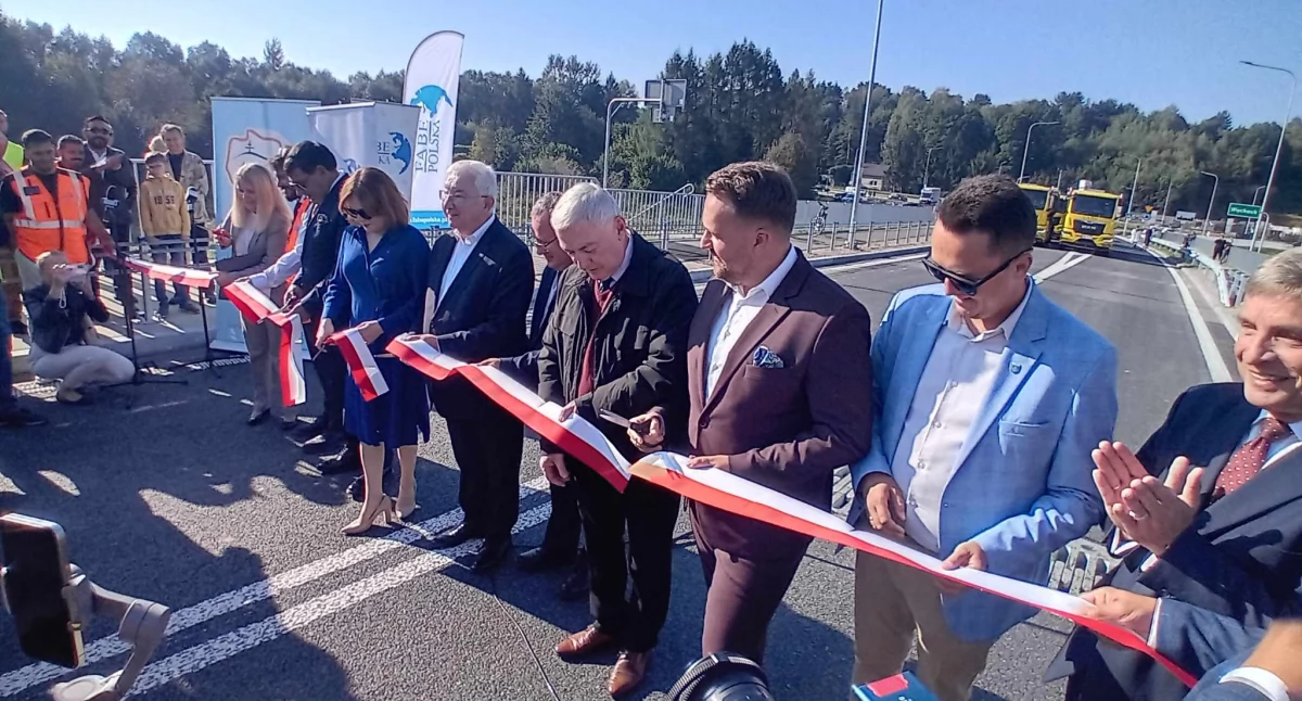 Oficjalne przecięcie wstęgi  podczas otwarcia obwodnicy Starachowic
