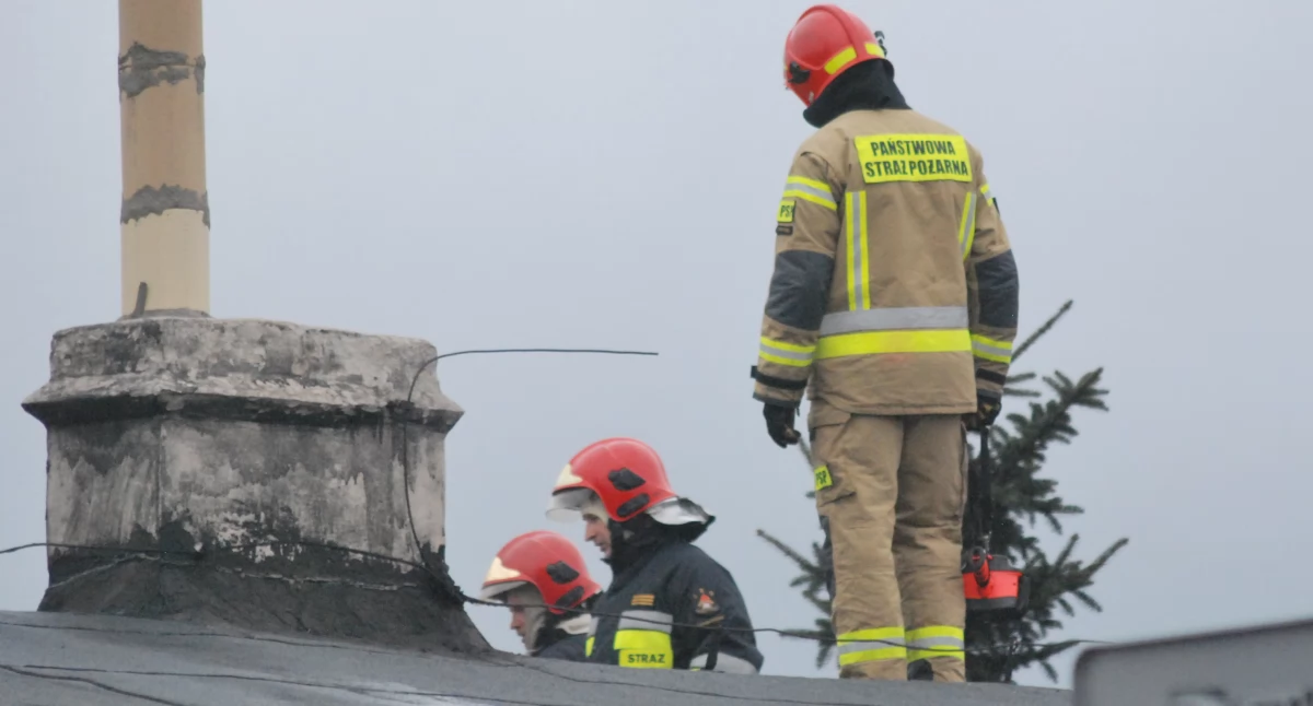 Pożary, Pożar Mircu Ogrodach Sezon grzewczy powoli rozpoczyna - zdjęcie, fotografia