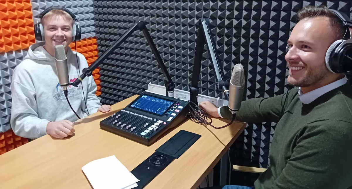 Bartosz Gawlik - Przewodniczący Młodzieżowej Rady Miasta Starachowice wraz z Marcinem Gołębiowskim, zastępcą prezydenta Starachowic w podcaście o nowych formach aktywności w mieście 