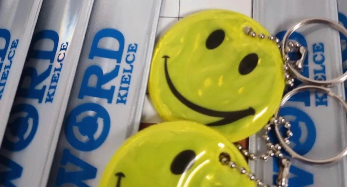 Komunikaty, Odblaskowy piątek bezpieczny pieszy drodze - zdjęcie, fotografia