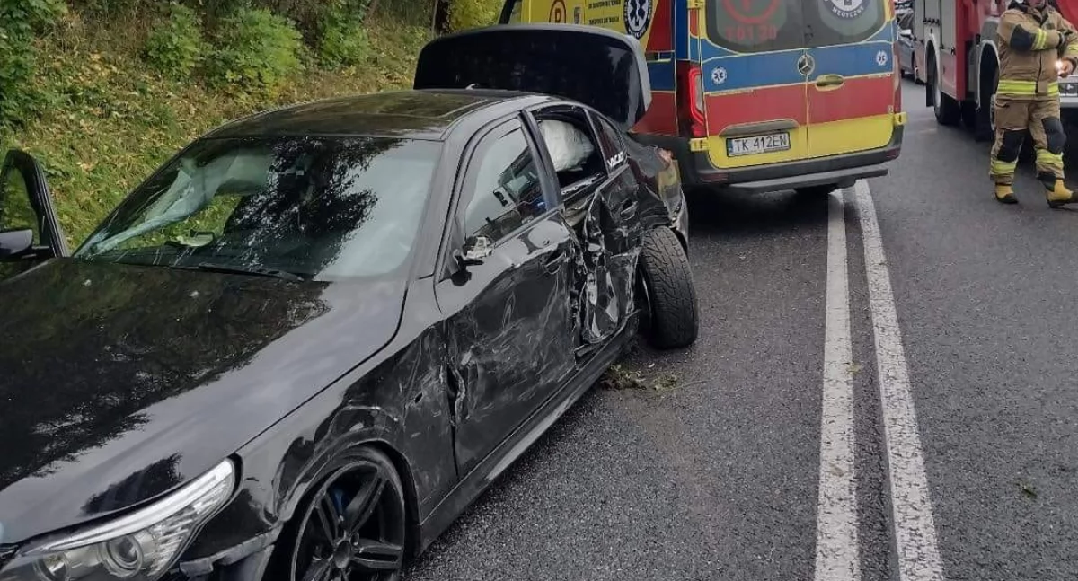 Wypadki drogowe, Wypadek trzech samochodów Nowej Słupi osoby szpitalu - zdjęcie, fotografia