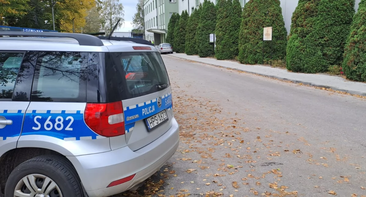 Kryminalne, Strzały gabinecie prezydenta Starachowic Policjanci pionu kryminalnego miejscu - zdjęcie, fotografia