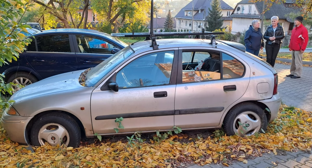 Interwencje, Śmietnik czterech kołach bloku Zakładowej Starachowicach Interweniuje radna mieszkańcy - zdjęcie, fotografia
