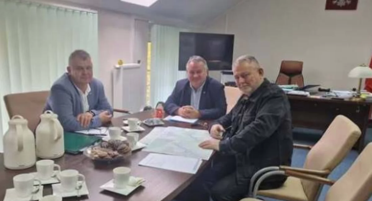 W spotkaniu dotyczącym uciążliwości odorowych wzięli udział Robert Janus, Jerzy Miśkiewicz i Piotr Nowak 