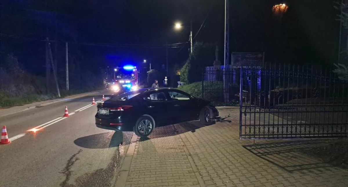 Wypadki drogowe, Wypadek drodze Nowej Słupi Kierowca chciał poddać badaniu obecność alkoholu - zdjęcie, fotografia
