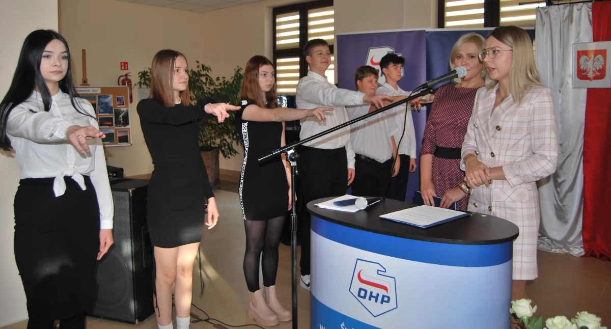 Uroczyste ślubowanie klas pierwszych 