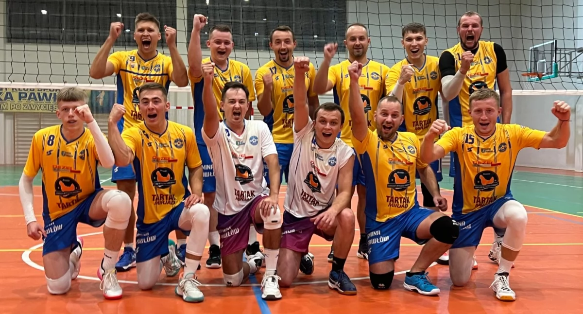 Siatkówka, Siatkarze Pawłów trzecią wygraną sezonie Janusz Linek meczu - zdjęcie, fotografia