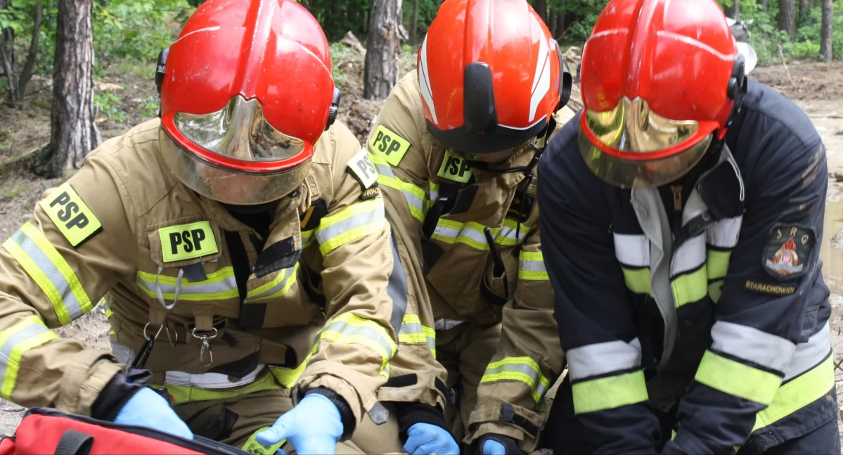 Straż Pożarna, Wypadek Starachowicach udziałem rowerzysty Przewrócił ścieżce pomogli strażacy - zdjęcie, fotografia