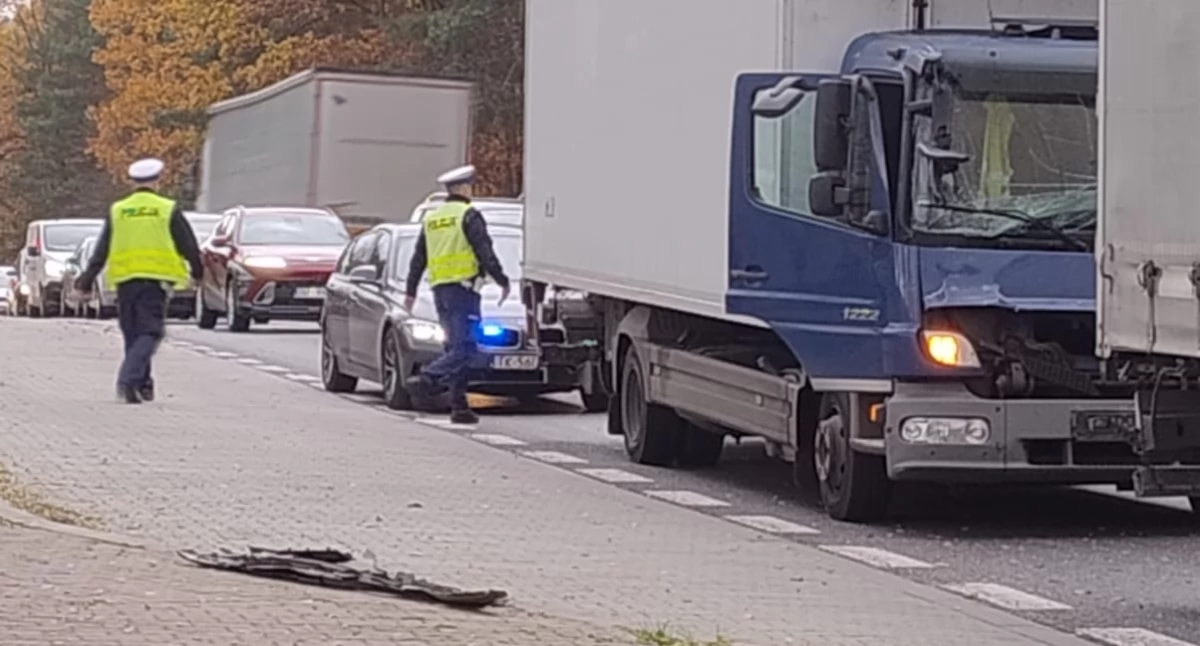 Wypadki drogowe, Zderzenie dwóch samochodów Starachowicach Korek Ostrowieckiej - zdjęcie, fotografia