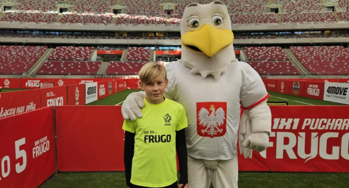 Piłka nożna, Krzysztof Raczyński szósty Polsce ogólnopolskim turnieju Frugo  Poszedł ślady swojego kolegi - zdjęcie, fotografia