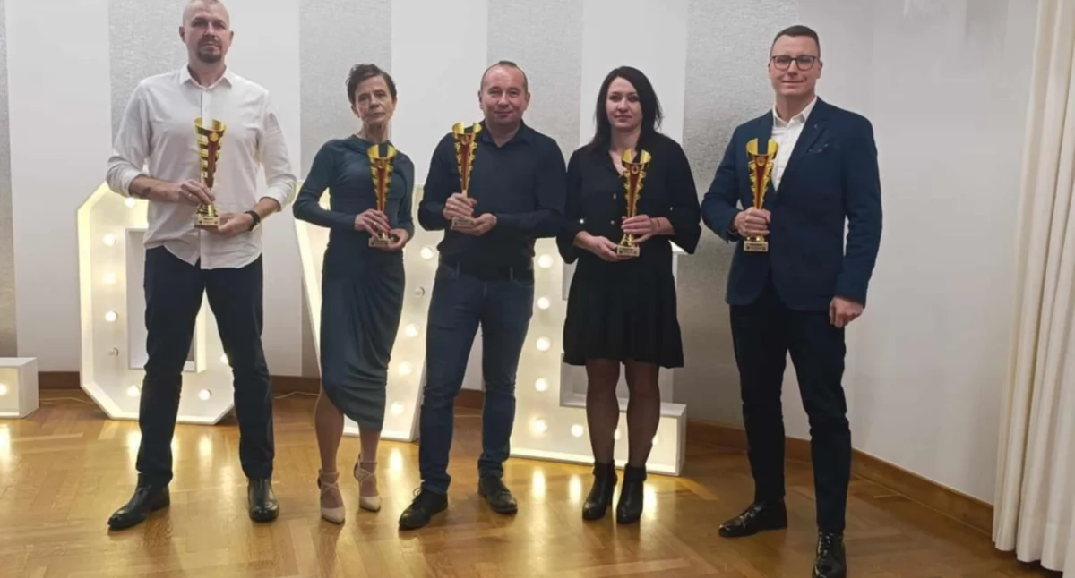 Puchary i dyplomy wręczone zostały podczas uroczystej gali podsumowującej cykl imprez turystyczno–rekreacyjnych regionu świętokrzyskiego w sali bankietowej koneckiej Astorii. 