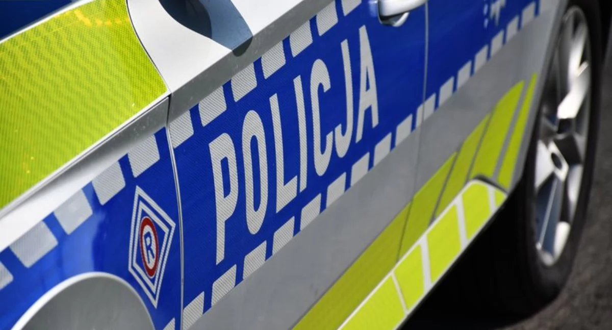 Wypadki drogowe, Wypadek terenie gminy Wąchock Poszkodowany spadł maski samochodu - zdjęcie, fotografia