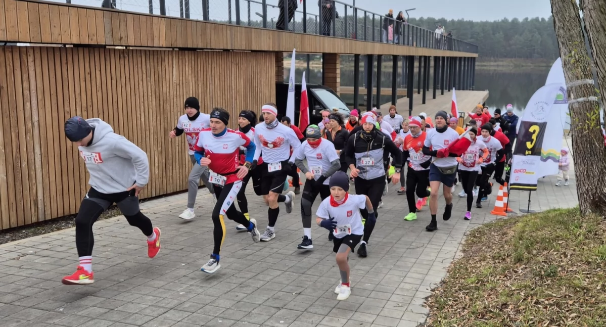 Lekkoatletyka, Niepodległości Starachowicach Mieszkańcy uczcili rocznicę odzyskania niepodległości - zdjęcie, fotografia