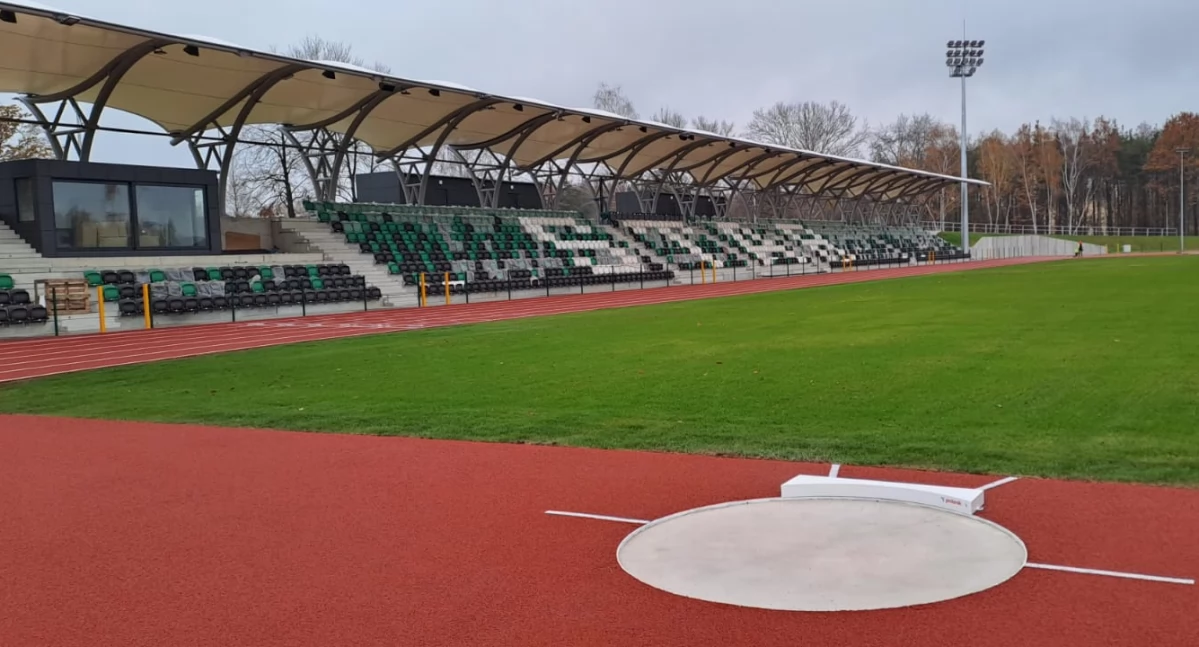 Piłka nożna, Widzewem Łódź lekkoatletyczne zawody otwarcie stadionu Starachowicach - zdjęcie, fotografia