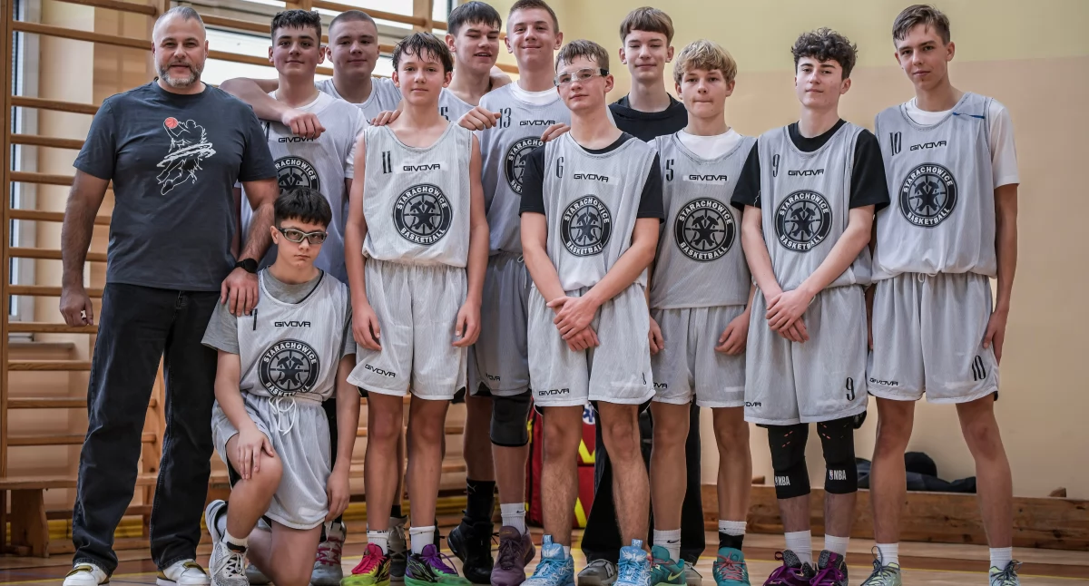 Koszykówka, Trzecia wygrana kadetów Basketu Starachowice Podopieczni Marcina awansem tabeli - zdjęcie, fotografia
